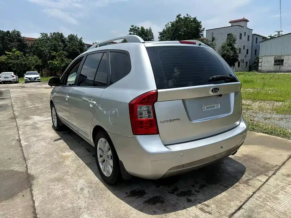 Kia Carens — миниатюра 9