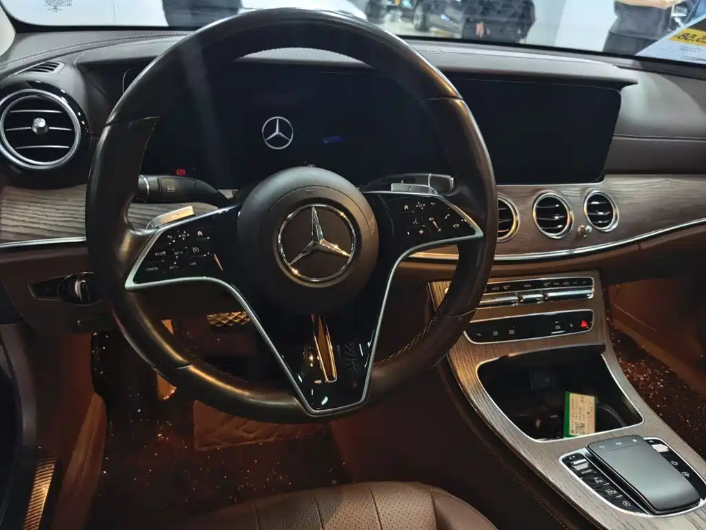 Mercedes-Benz E-Class — миниатюра 11