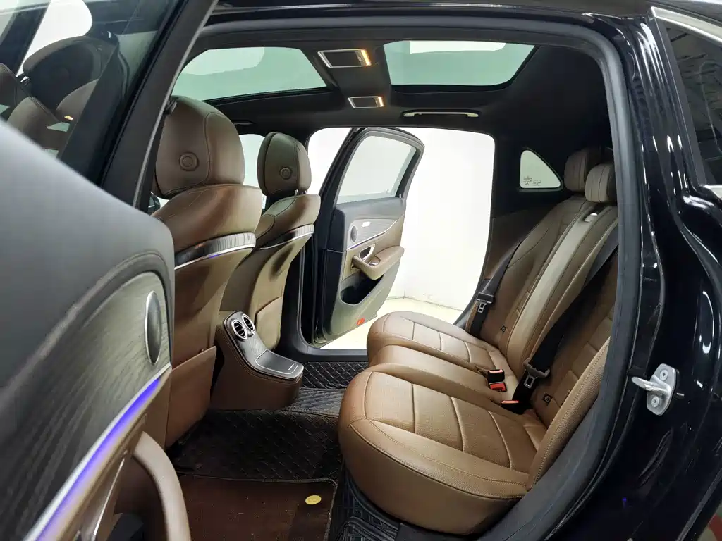 Mercedes-Benz E-Class — миниатюра 10