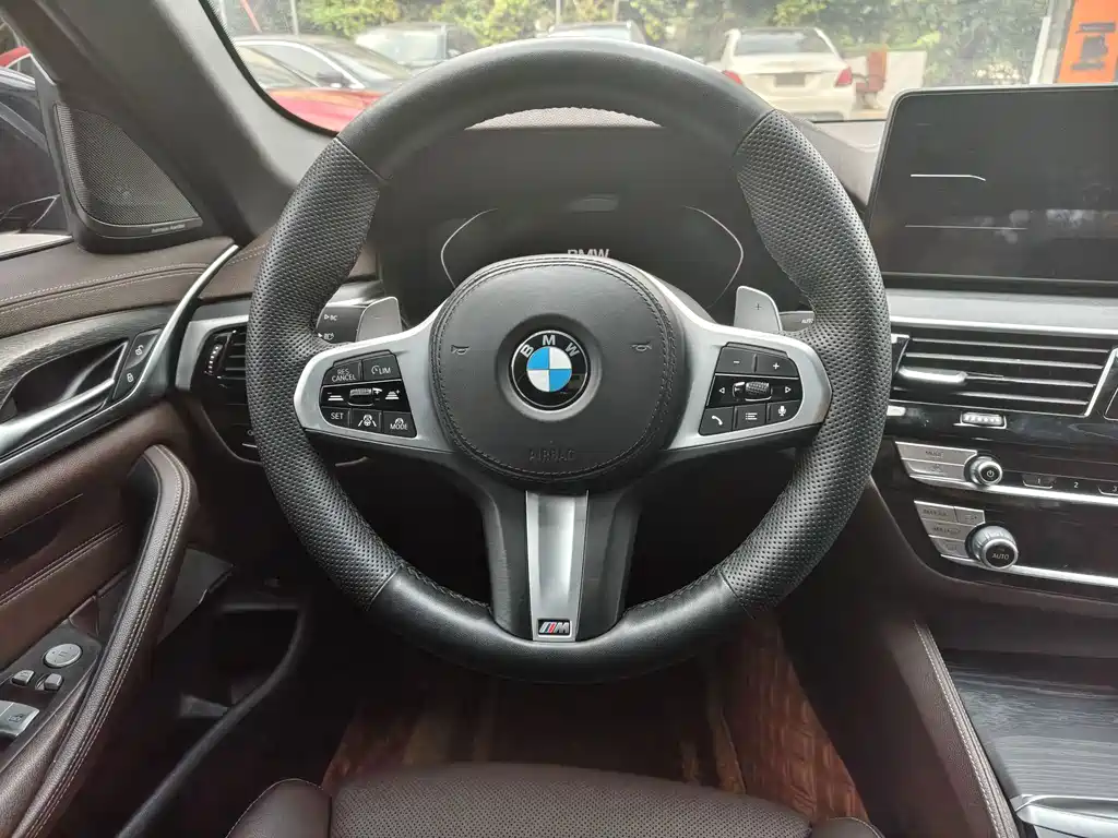 BMW 5 Series — миниатюра 16
