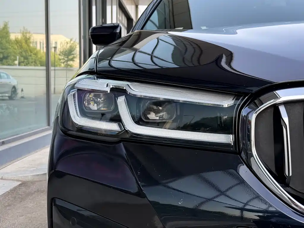 BMW 5 Series — миниатюра 21