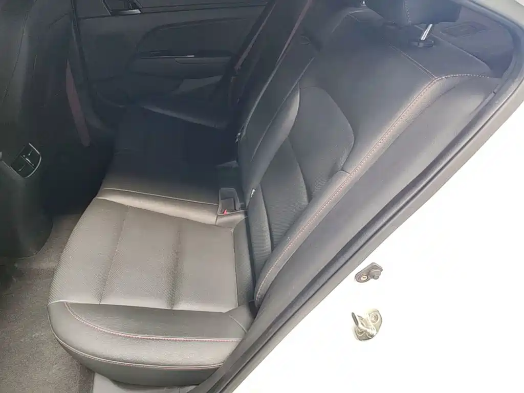 Hyundai Elantra — миниатюра 17