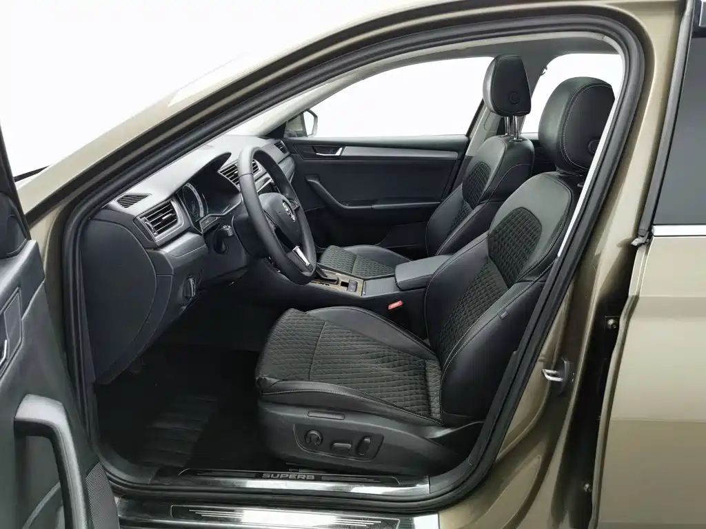 Skoda Superb — миниатюра 10