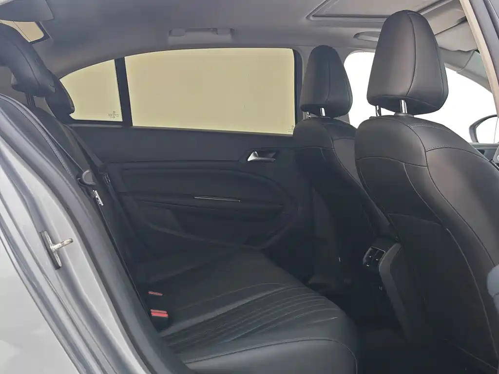 Peugeot 408 — миниатюра 16