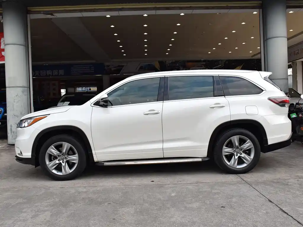 TOYOTA HIGHLANDER