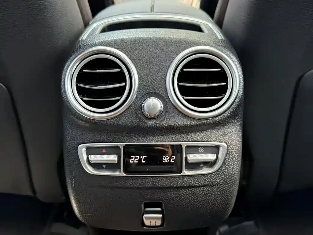 Mercedes-Benz GLC — миниатюра 10
