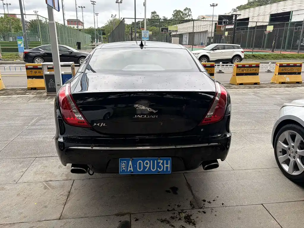 Jaguar XJ — миниатюра 6