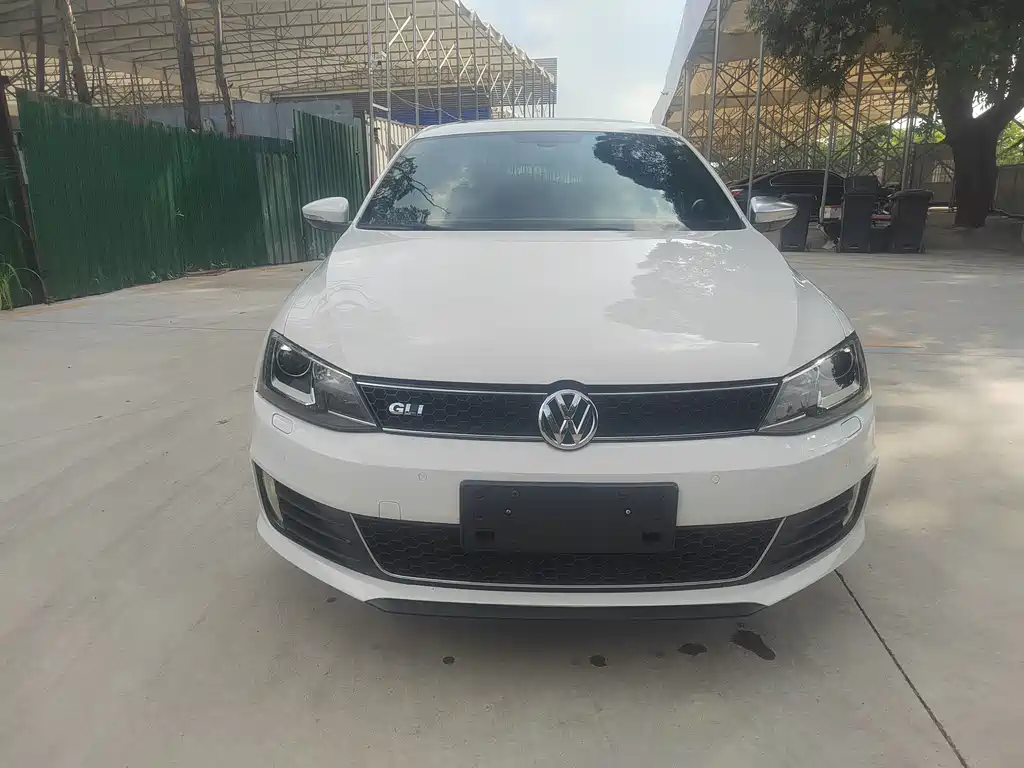 Volkswagen Sagitar 2013 2.0TSI GLI