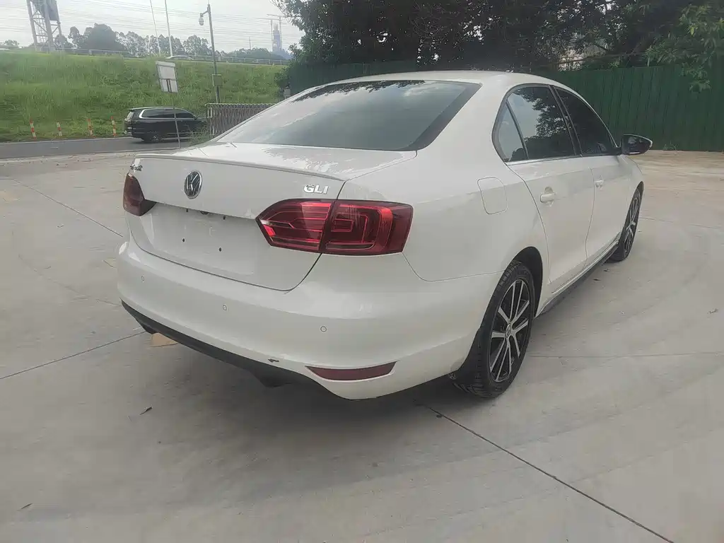 Volkswagen Sagitar 2013 2.0TSI GLI