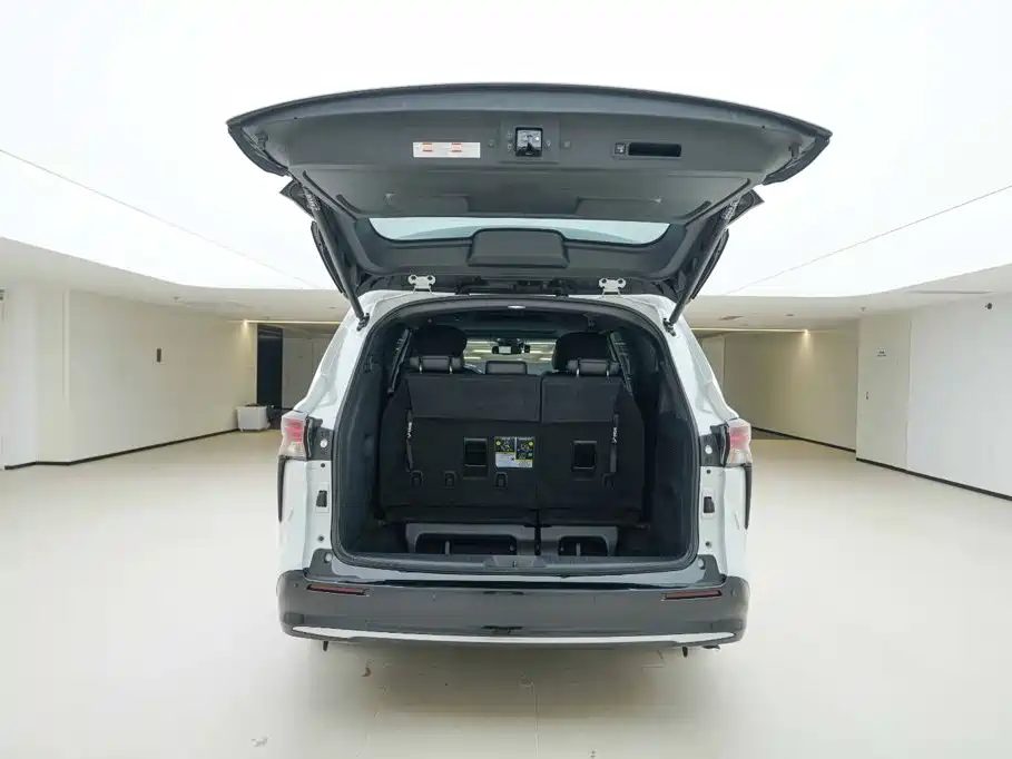 Toyota Sienna — миниатюра 6