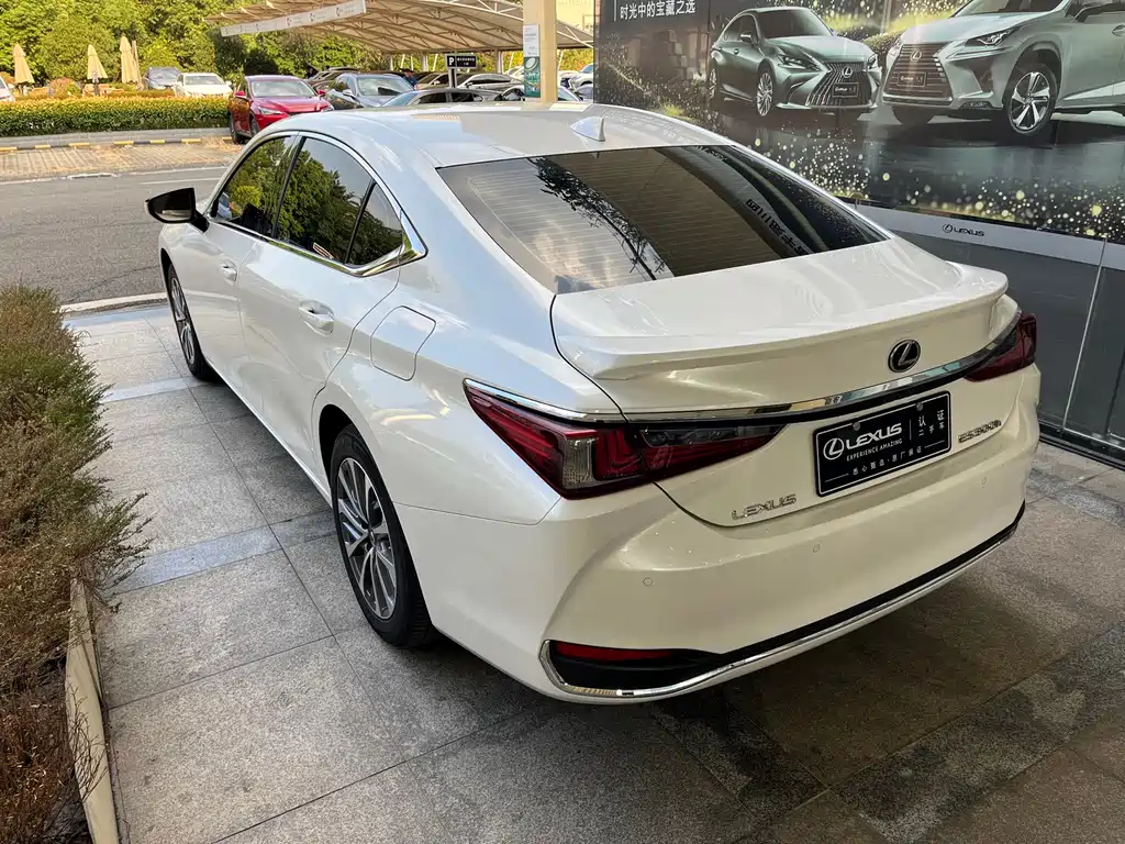 Lexus ES — миниатюра 5