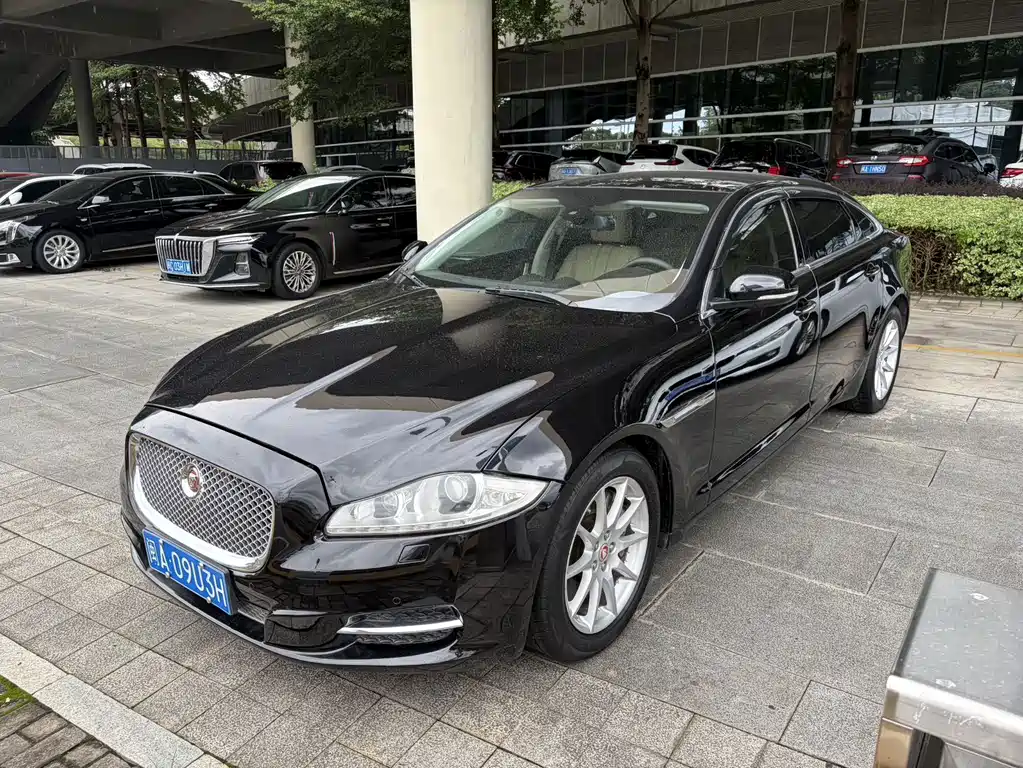 Jaguar XJ