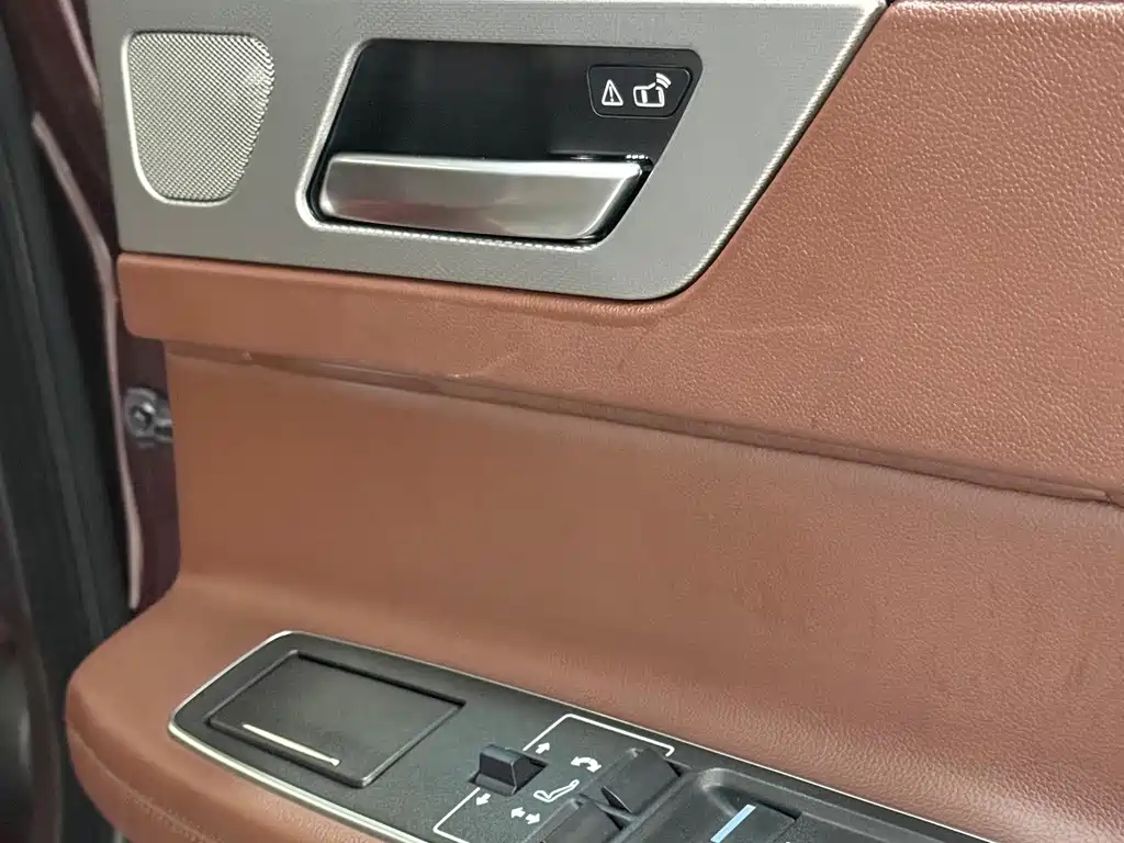 Jaguar XFL — миниатюра 6