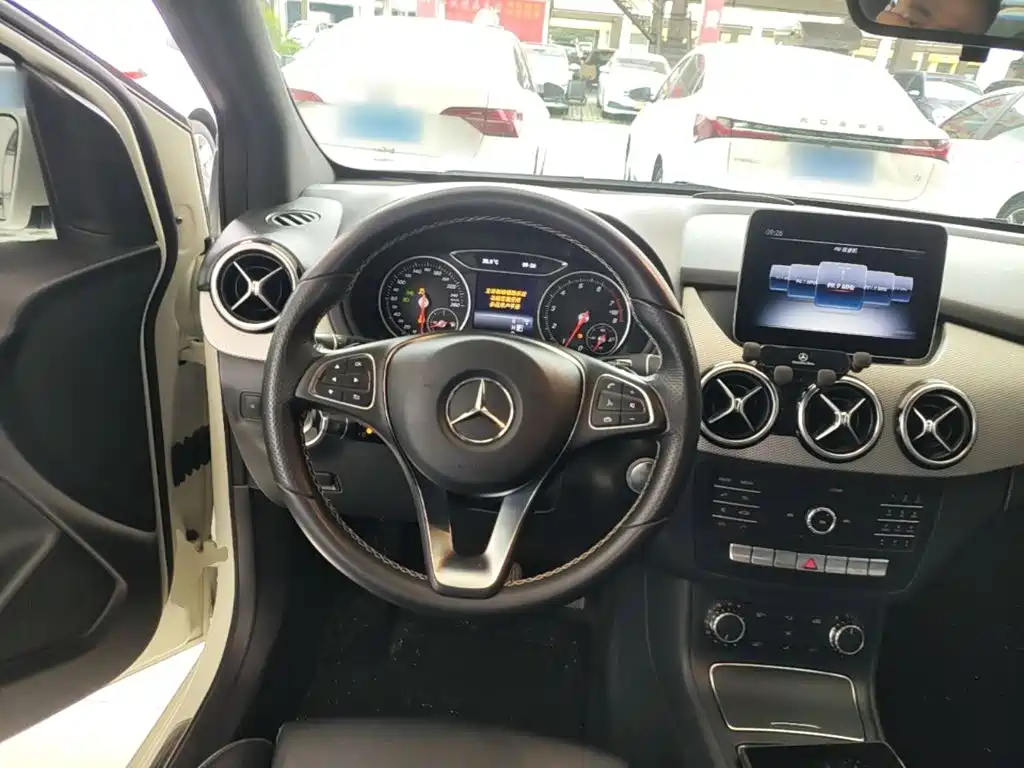 Mercedes-Benz B-Class — миниатюра 11
