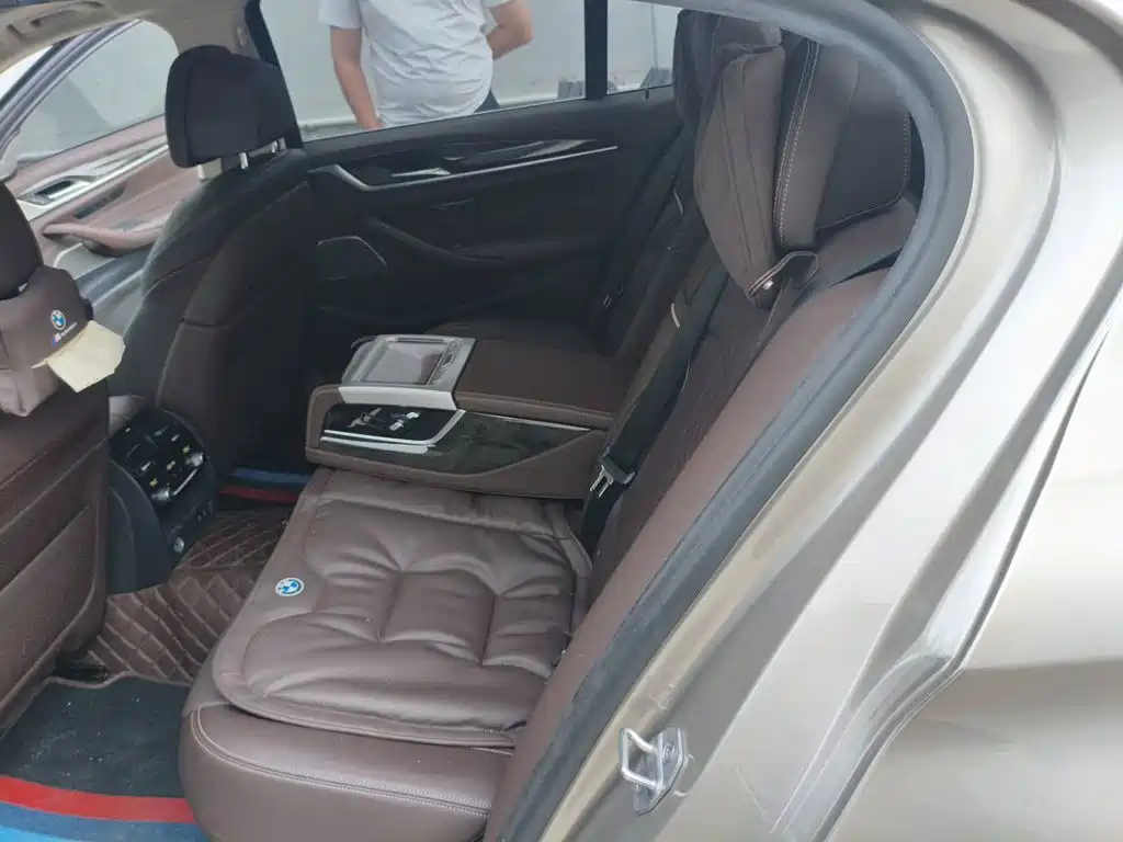 BMW 5 Series — миниатюра 18