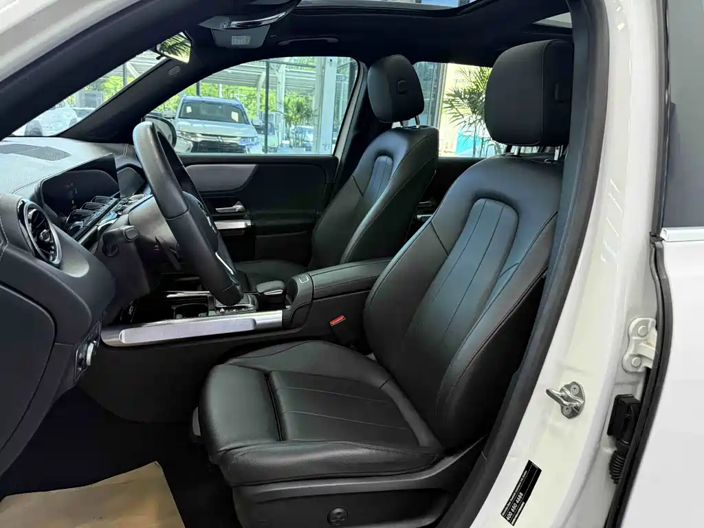 Mercedes-Benz GLB — миниатюра 28