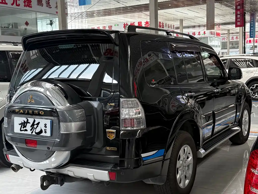 Mitsubishi Pajero (Import) — миниатюра 4
