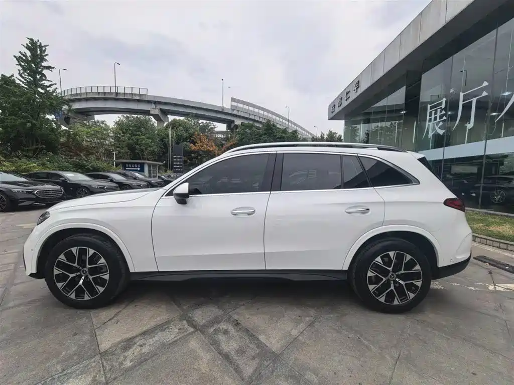 Mercedes-Benz GLC 2024 GLC 260 L 4MATIC Luxury 5 мест