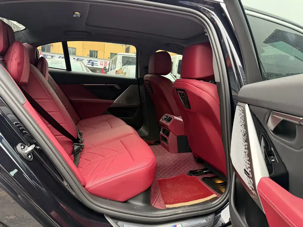 BMW 5 Series — миниатюра 13