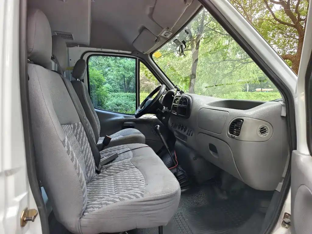 Ford Transit Classic — миниатюра 6