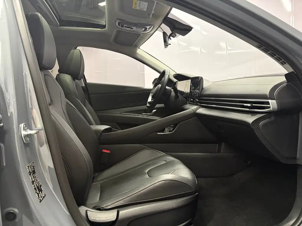 Hyundai Elantra — миниатюра 15