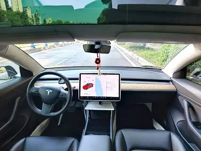 Tesla Model 3 — миниатюра 6