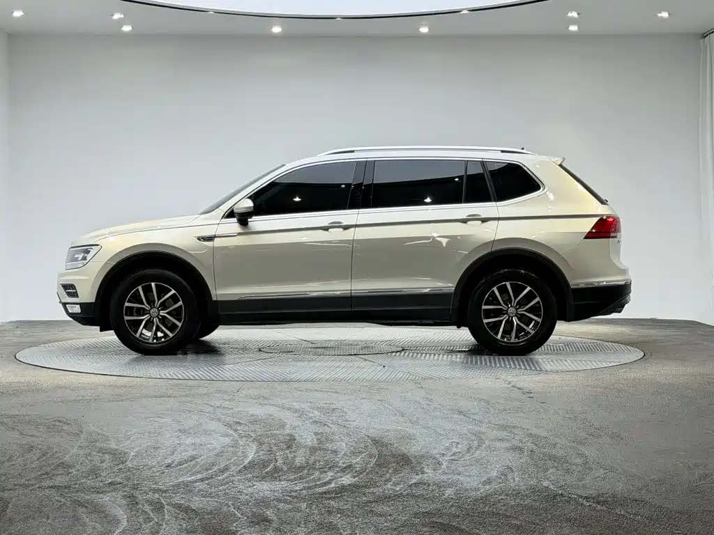 Volkswagen Tiguan L — миниатюра 15
