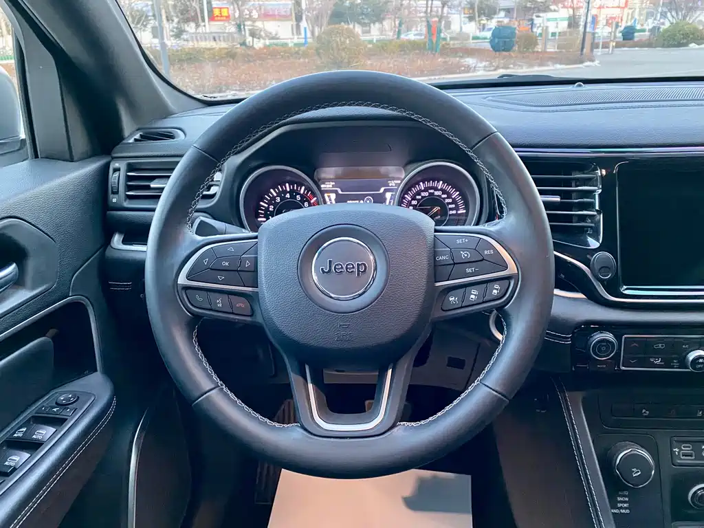 JEEP GRAND COMMANDER