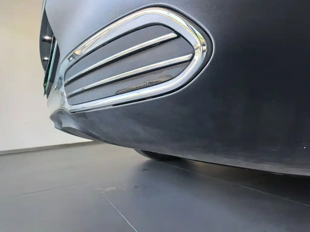 Mercedes-Benz EQE SUV — миниатюра 12