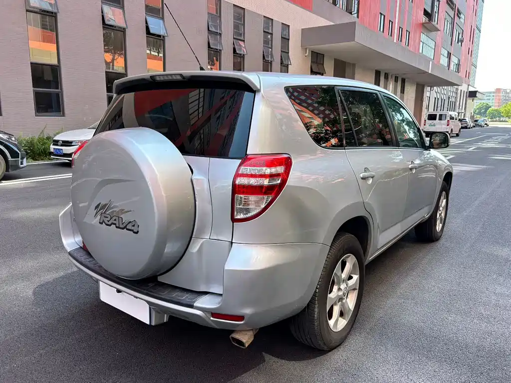 Toyota RAV4 — миниатюра 2