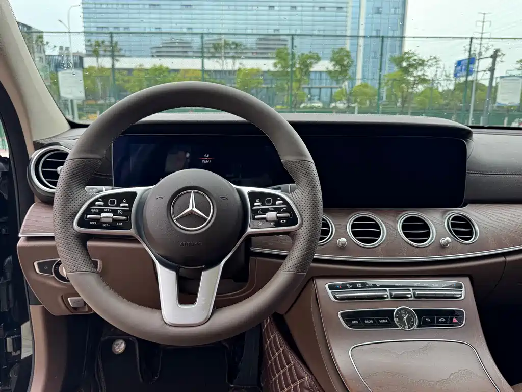 Mercedes-Benz E-Class — миниатюра 7