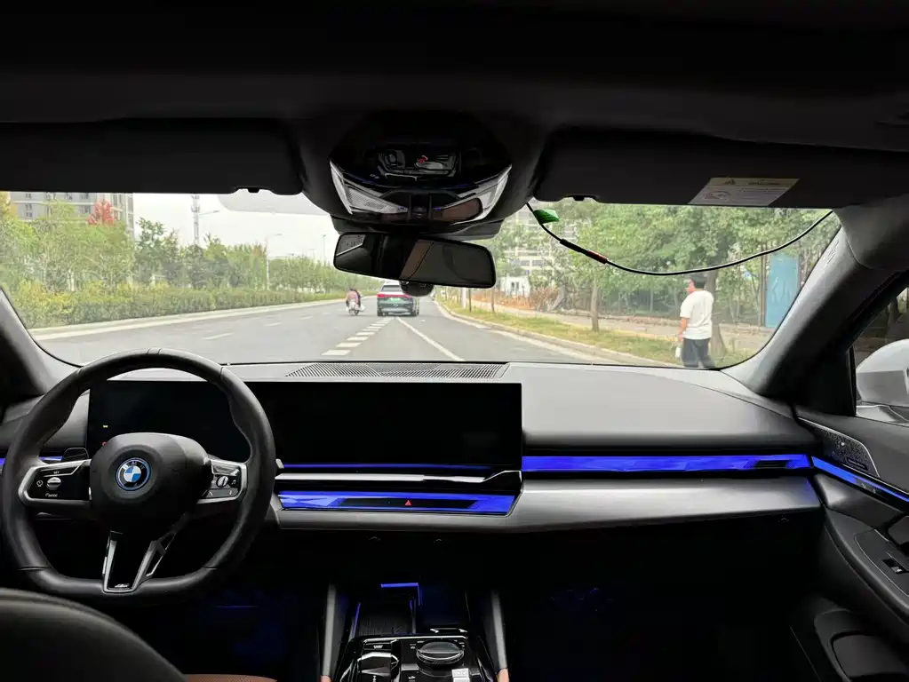 BMW i5 — миниатюра 6
