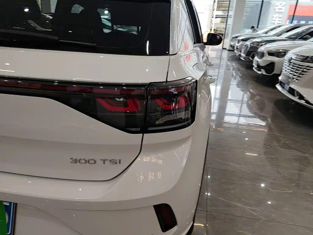 Volkswagen T-Roc — миниатюра 8