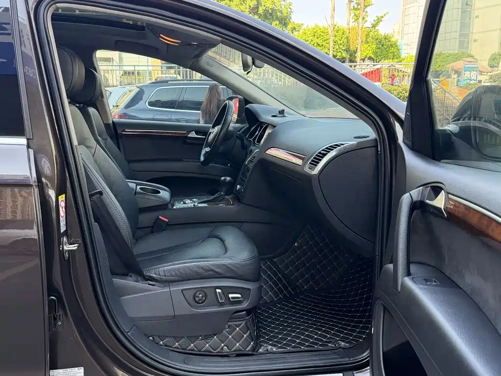 Audi Q7 — миниатюра 11