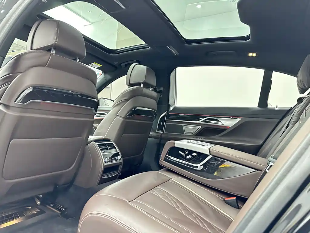 BMW 7 Series — миниатюра 15