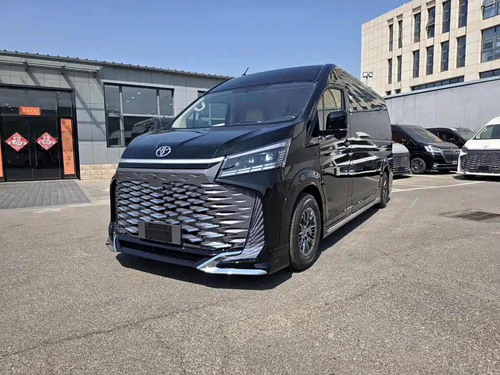 Toyota HiAce 2025 3.5L AT