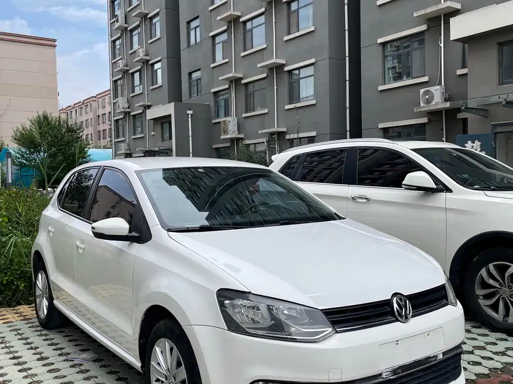 Volkswagen Polo 2014 1.4L AT Comfort