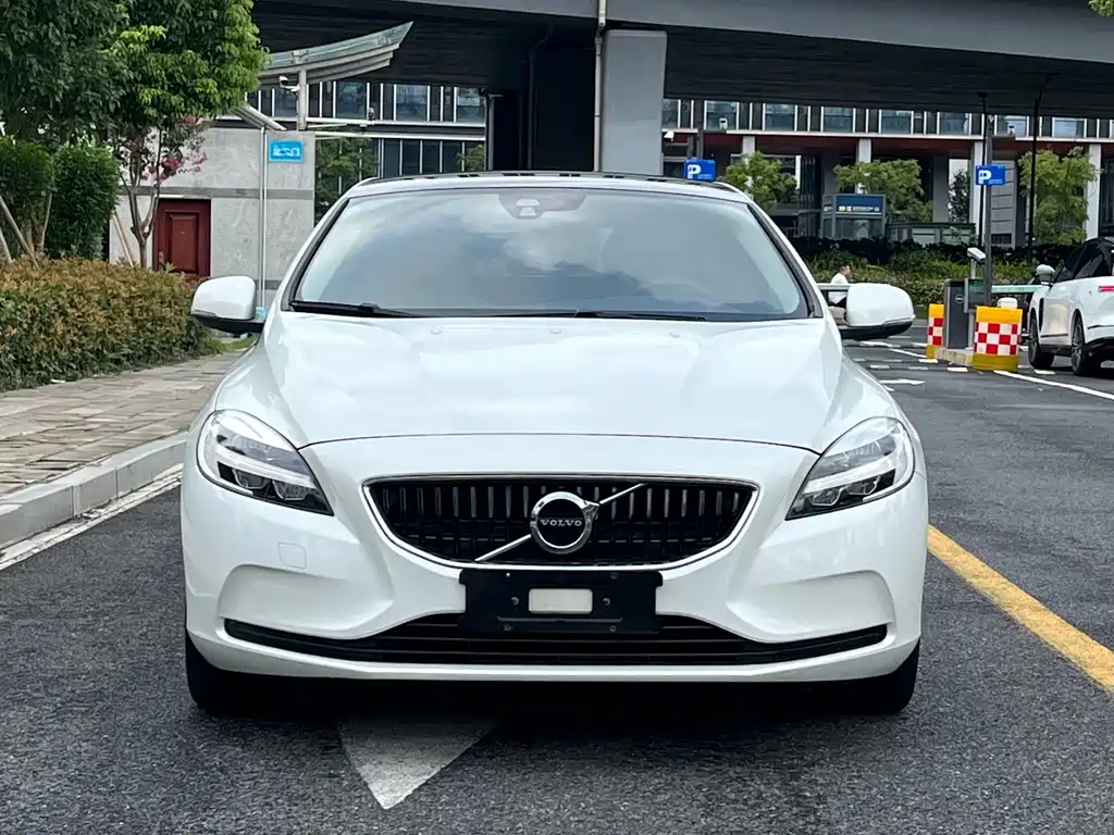 Volvo V40 — миниатюра 2