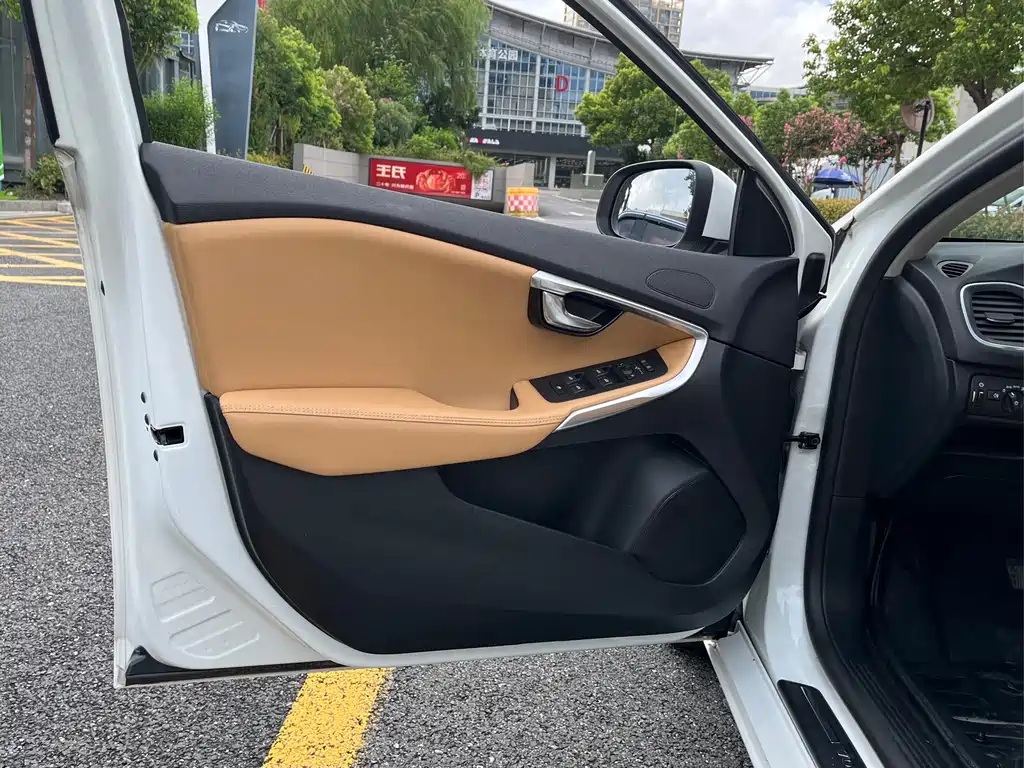 Volvo V40 — миниатюра 14