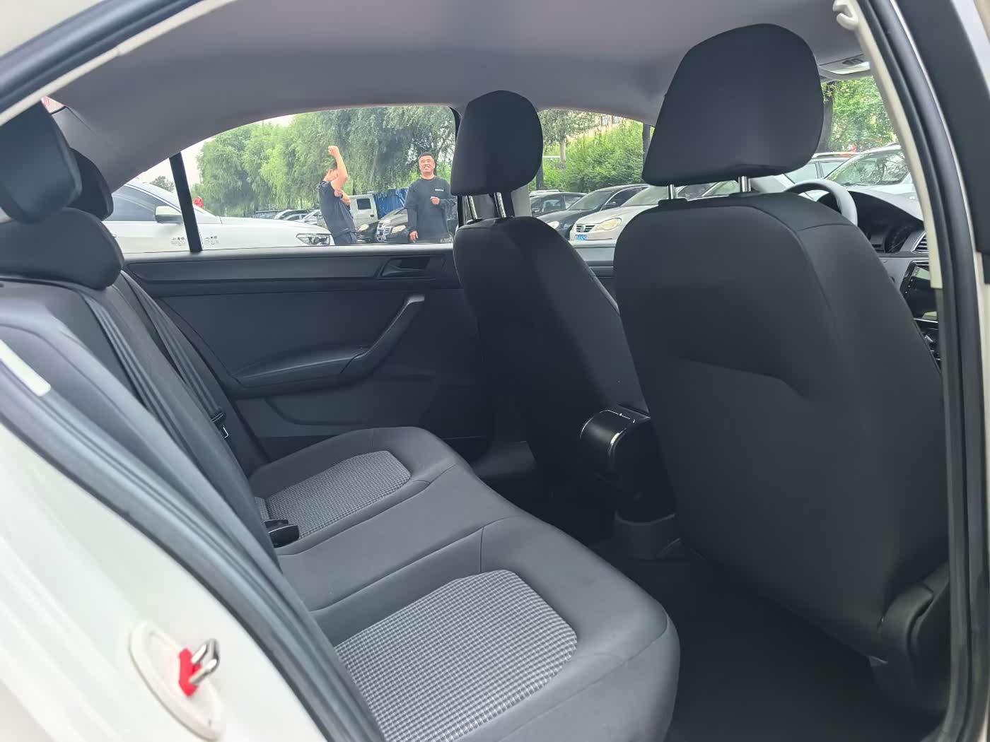 Volkswagen Santana 1.5 л 2021 г. Белый, пробег 29000 км