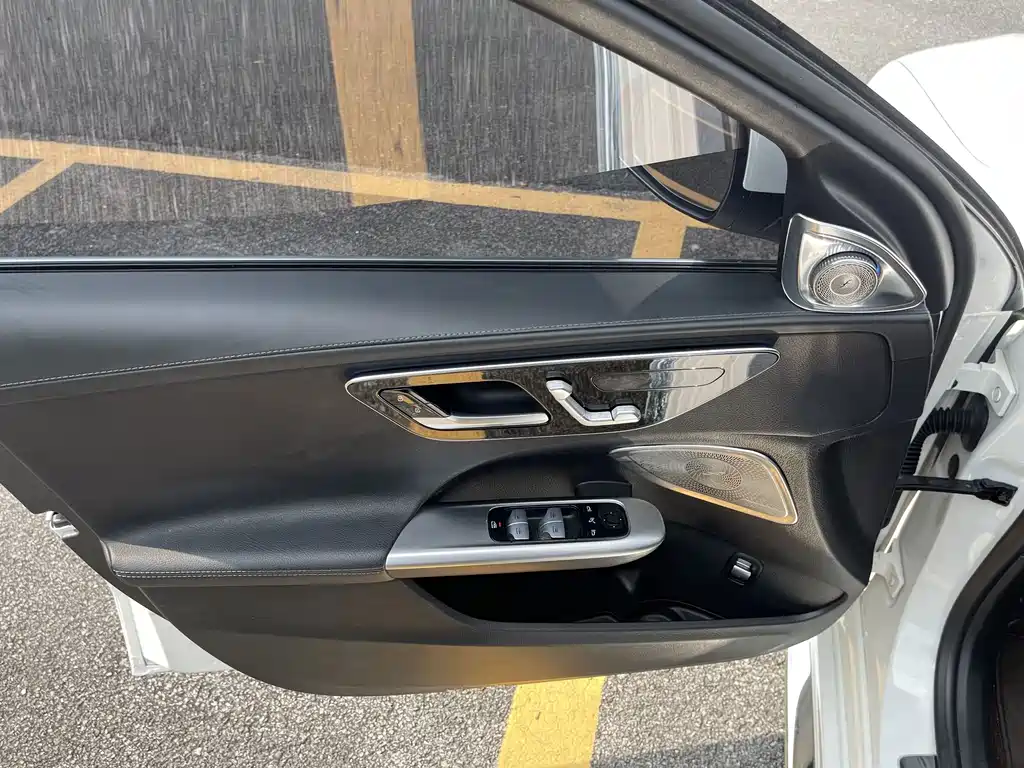 Mercedes-Benz C-Class — миниатюра 14