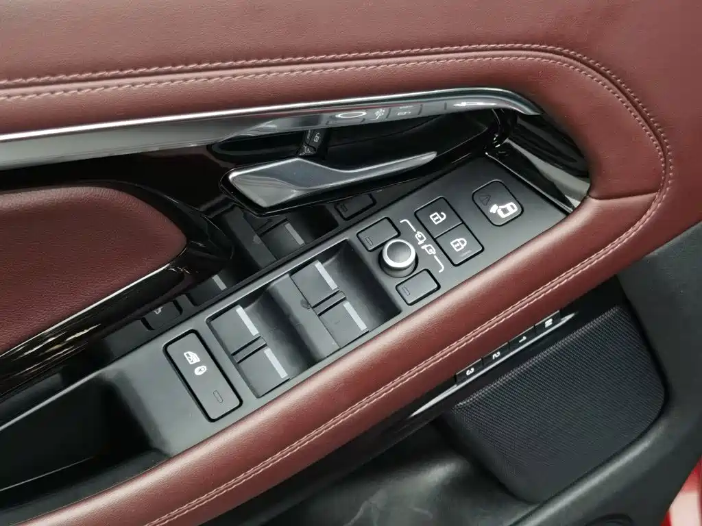 Land Rover Evoque PHEV — миниатюра 9