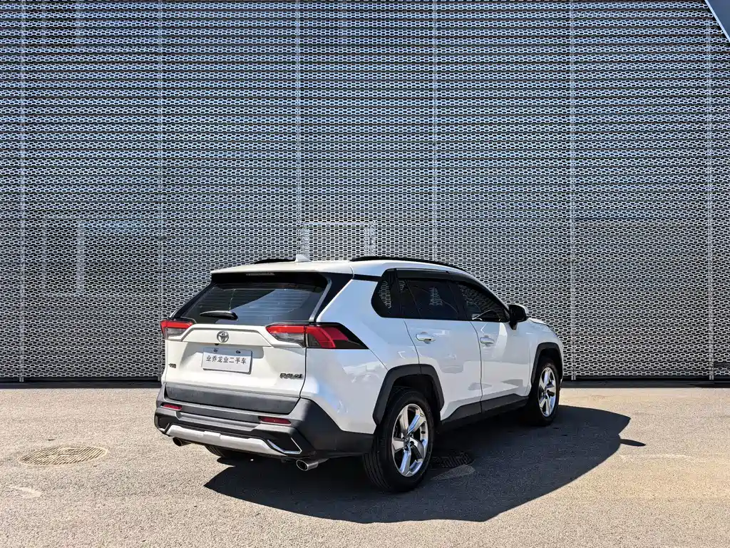 Toyota RAV4 — миниатюра 2
