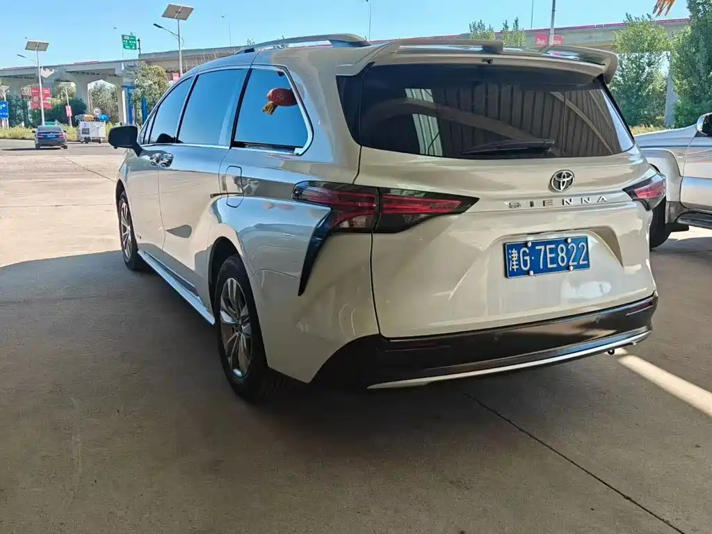 Toyota Sienna — миниатюра 4