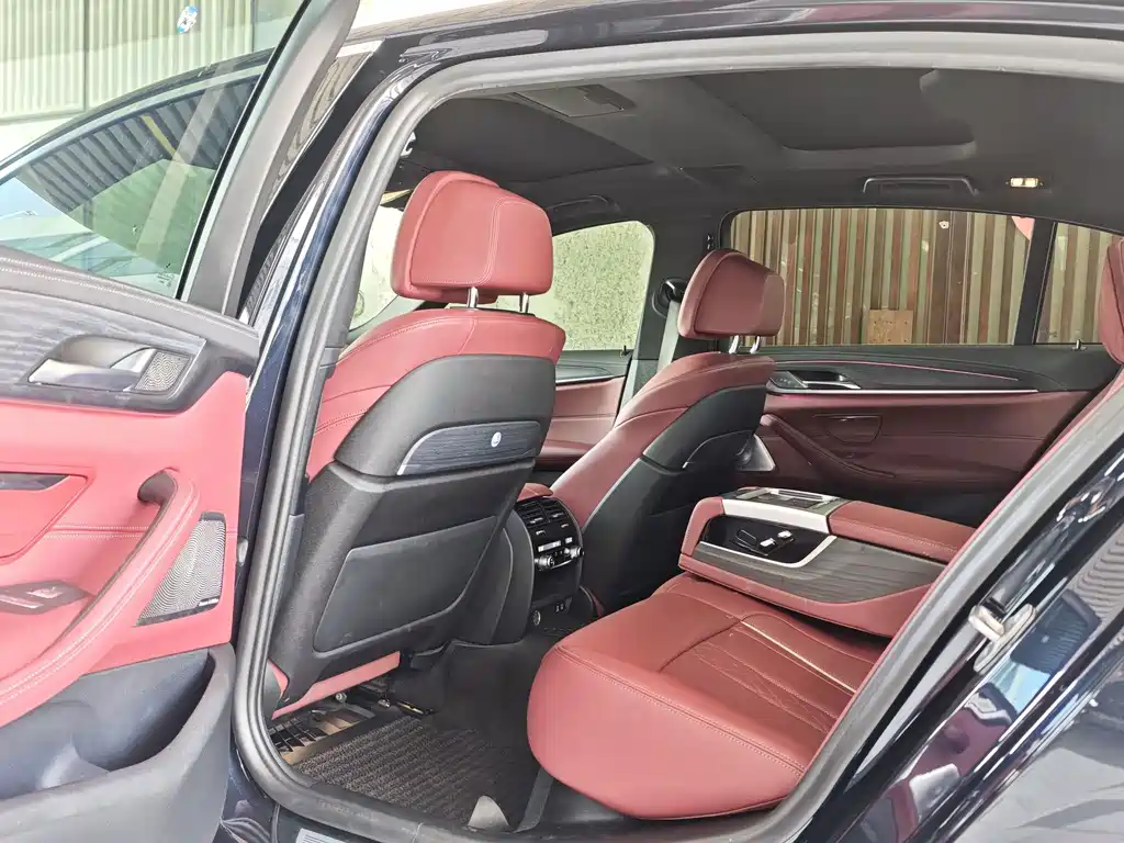 BMW 5 Series — миниатюра 10