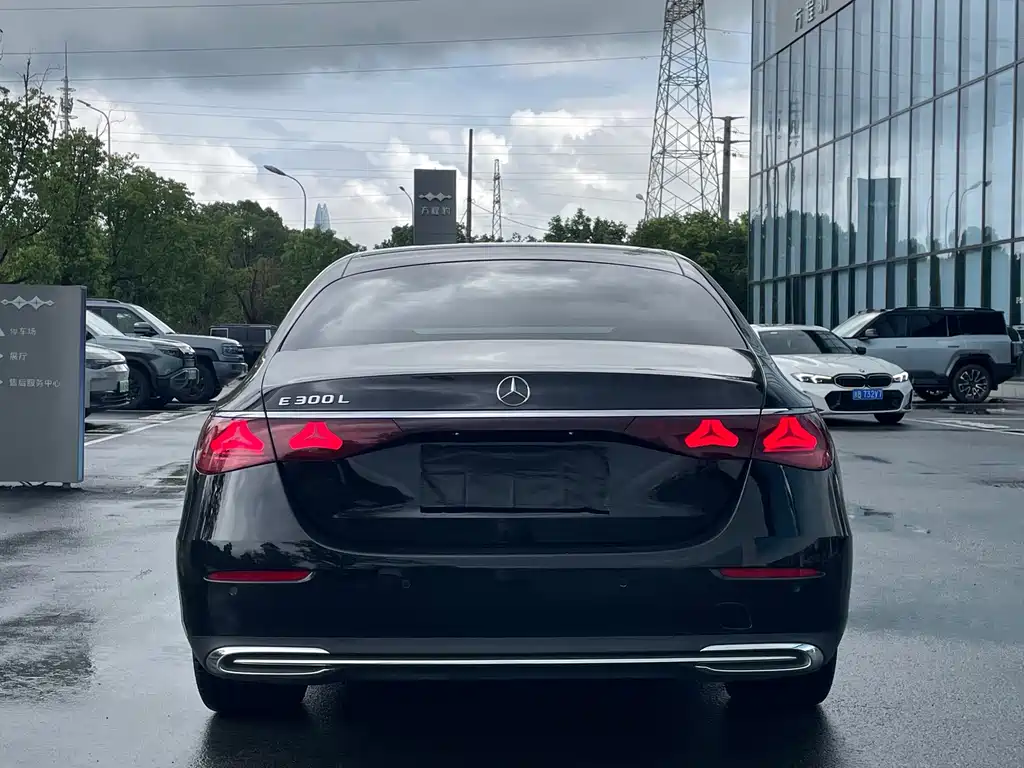 Mercedes-Benz E-Class — миниатюра 19