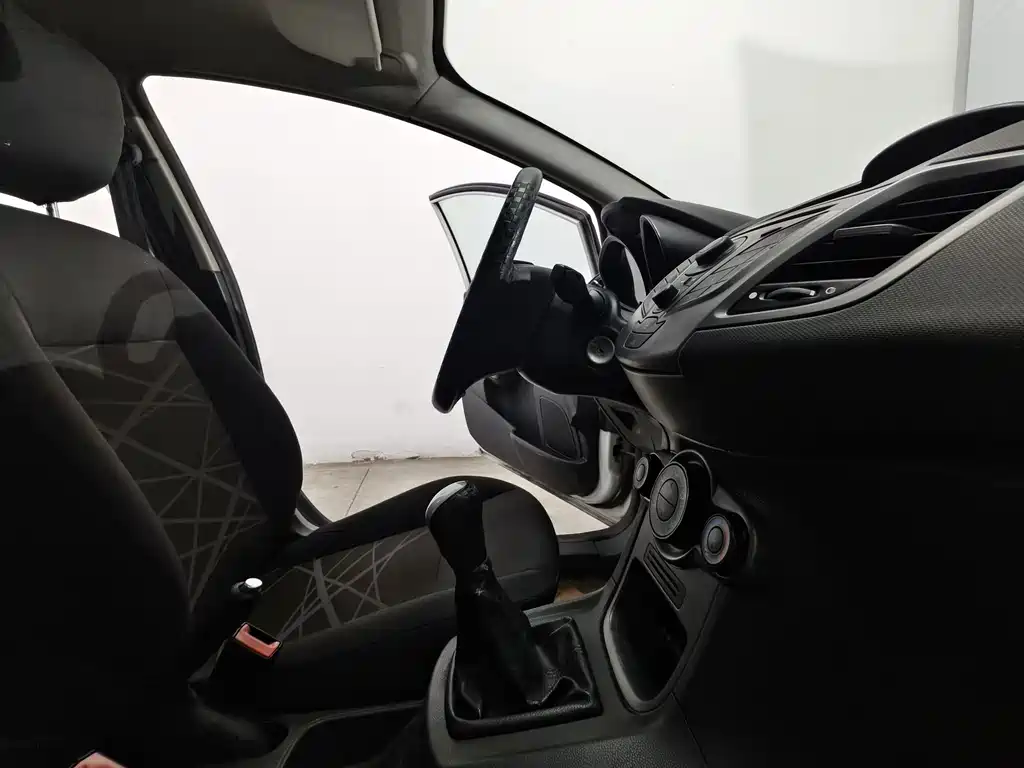 Ford Fiesta — миниатюра 14