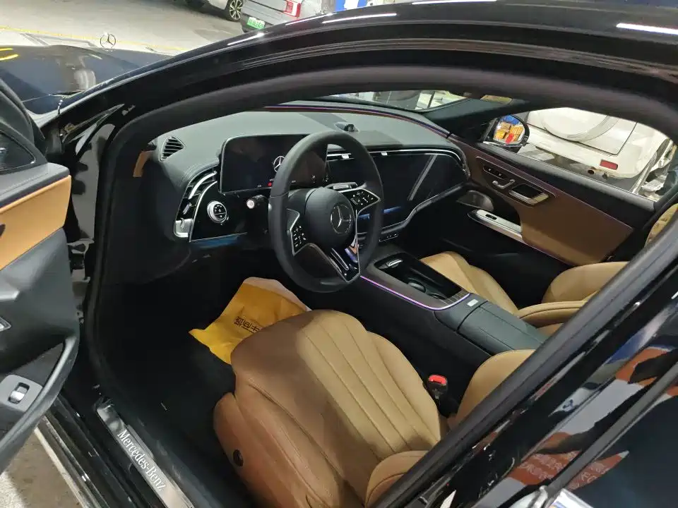 Mercedes-Benz E-Class — миниатюра 2