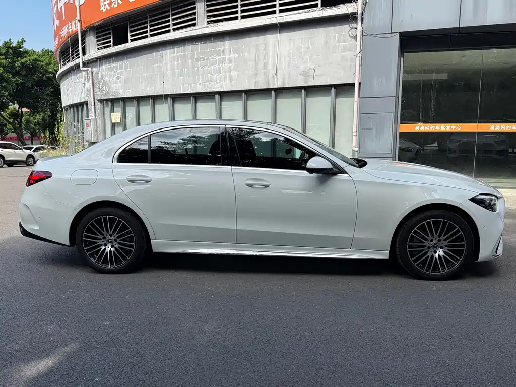 Mercedes-Benz C-Class — миниатюра 3