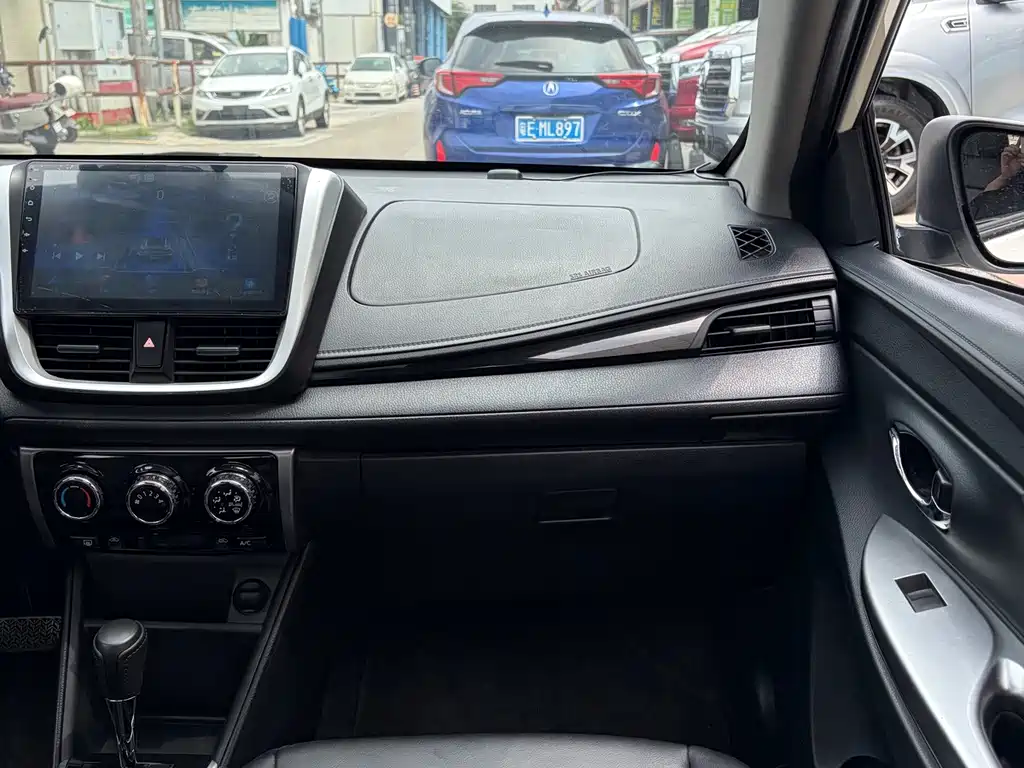 Toyota Yaris L — миниатюра 9